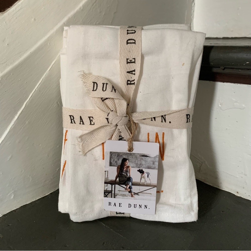 Rae Dunn Set of 6 Napkins